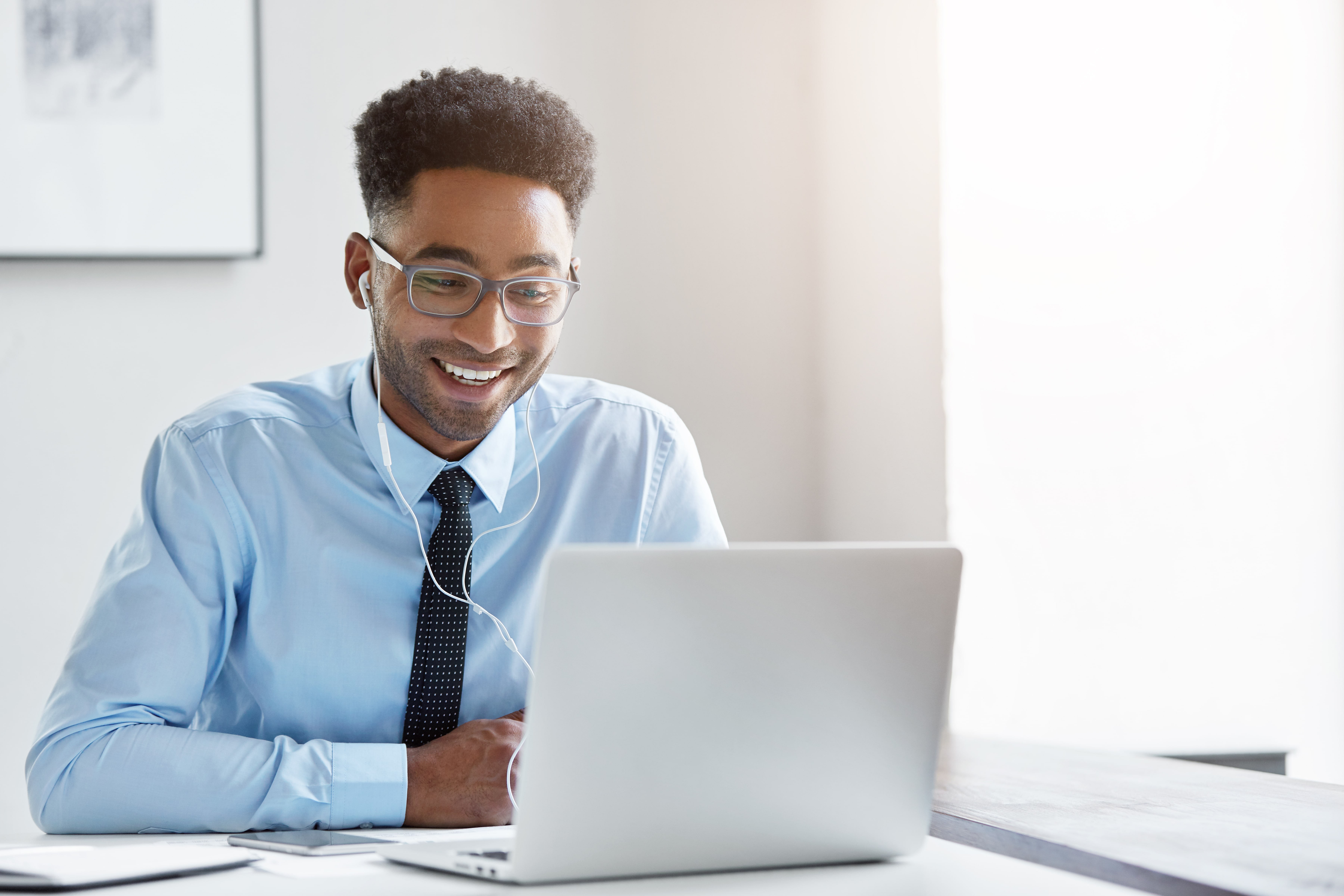 confident-businessman-working-his-laptop-min